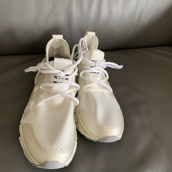 Athletic shoes new - Picture 2 of 7